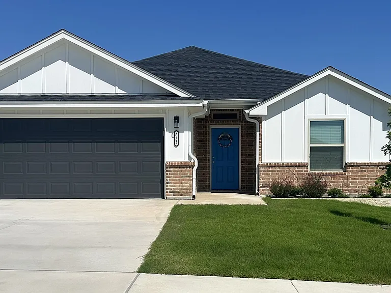 5202 White Rose Dr — Photo 1