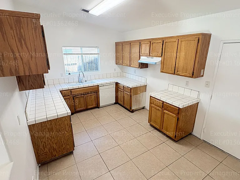 7400 Cross Glade St — Photo 15