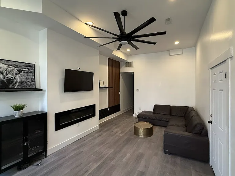 608 N Carrollton Ave — Photo 2
