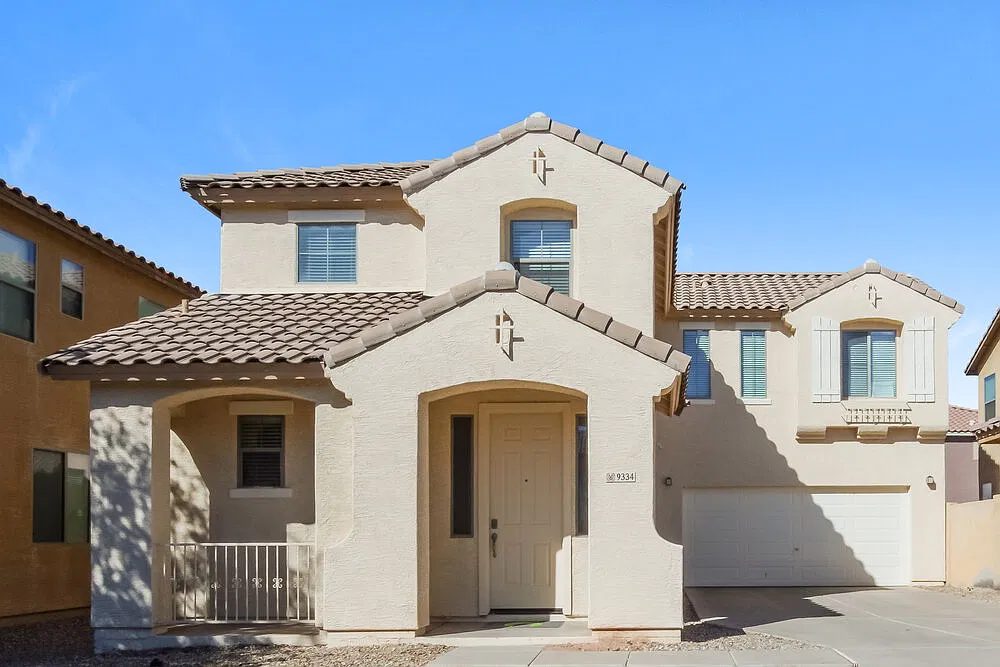 3 bed, 3.0 bath, 1919 sqft, $2,195 — Photo 1