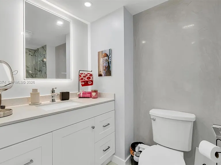 18071 Biscayne Blvd #901 — Photo 26