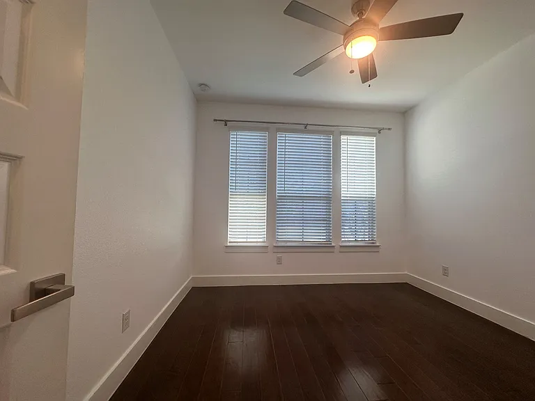 2609 Chevy Chase Dr — Photo 6