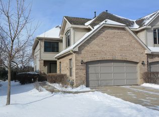 220 Springdale Ln, Bloomingdale, IL 60108