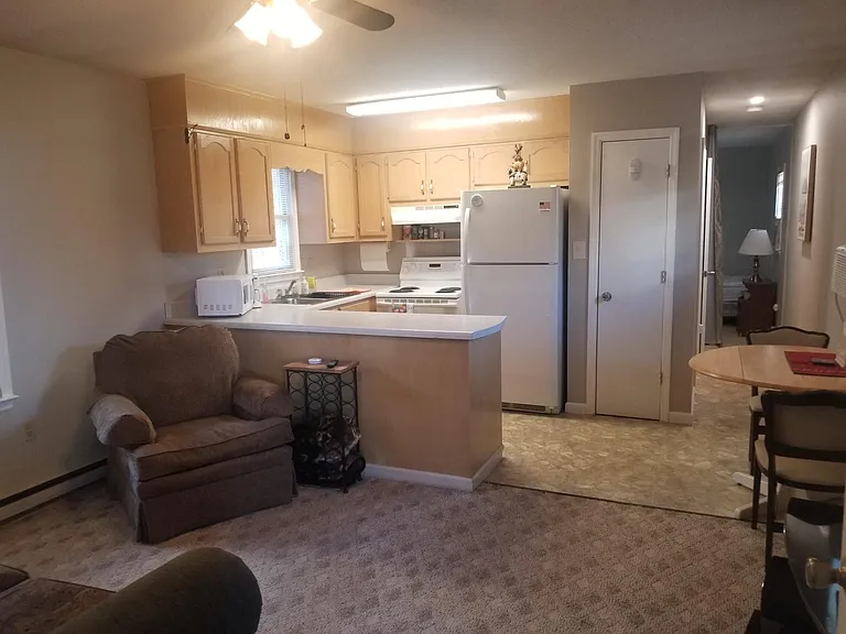 112 Linda Ln #B — Photo 4