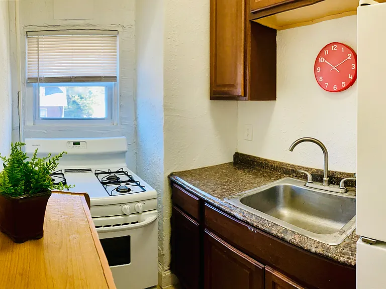 501 E 41st St #2F — Photo 10