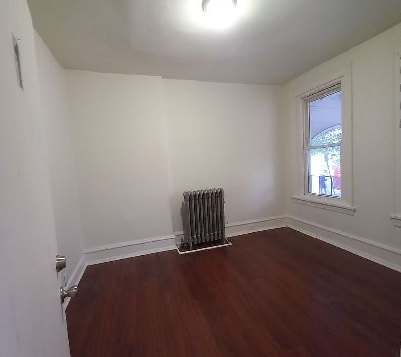 1st image of 917 Swede St APT 1