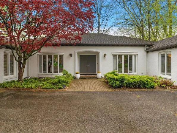 3102 Manhattan Ln SE, East Grand Rapids, MI 49506