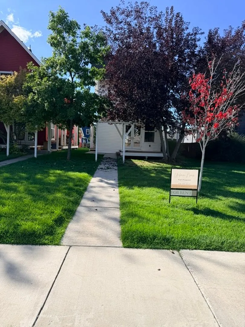 Beautiful uniquely designed home ready for new tenants! — Photo 1
