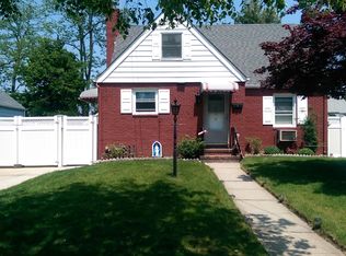 1086 Hancock Ave, Franklin Square, NY 11010