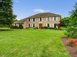 39W819 Dairyherd Ln, St Charles, IL 60175