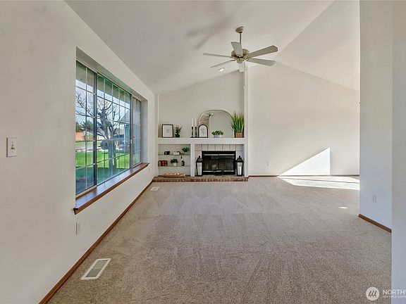 5th image of 922 130th Street E
