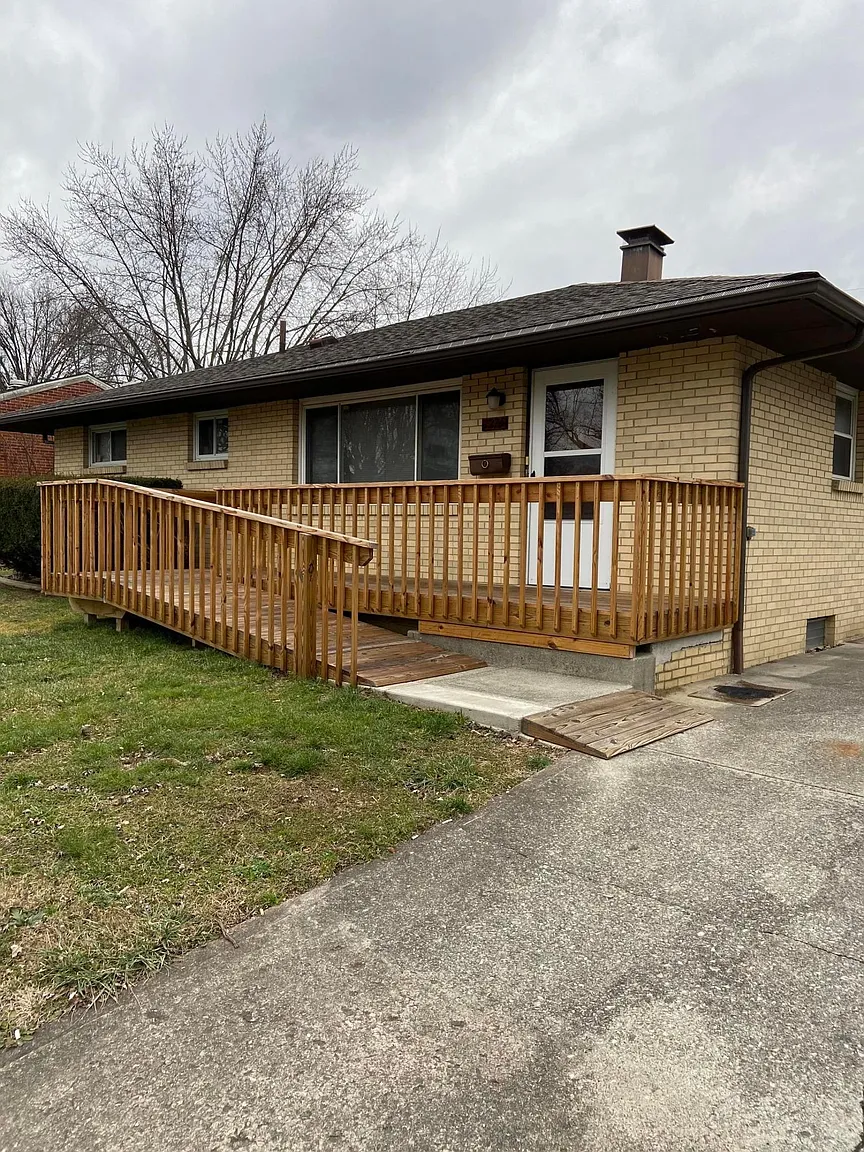 1276 Elaine Rd photo 1