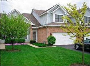 9140 Falcon Greens Dr, Crystal Lake, IL 60014