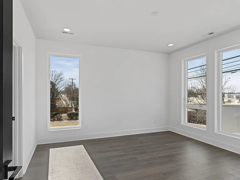 1729 Simpkins St — Photo 22
