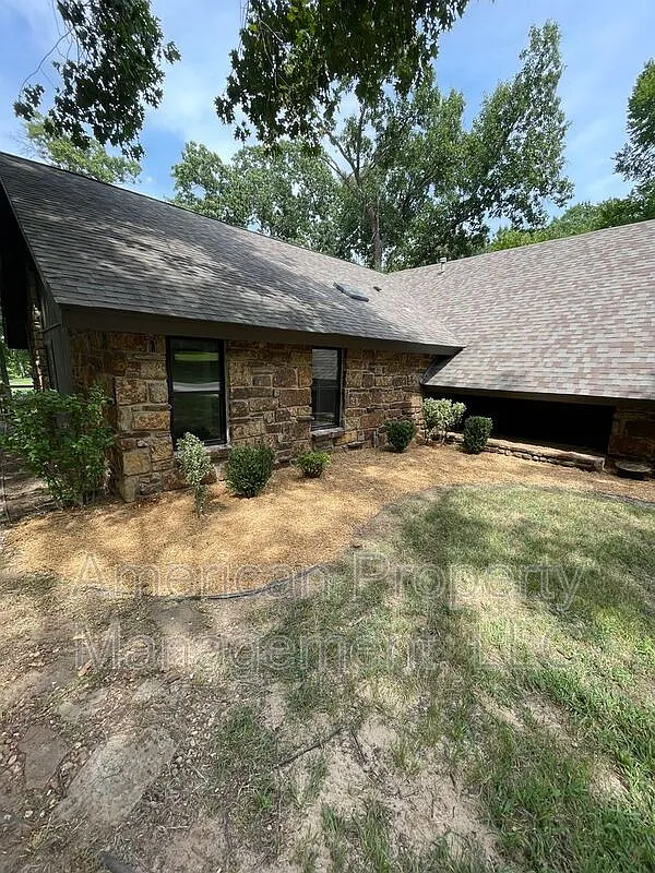 3 bed, 2.0 bath, 1645 sqft, $2,500 — Photo 3