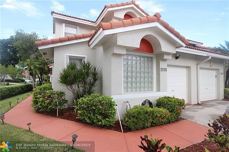 1st image of 7576 Pinewalk Dr S #157