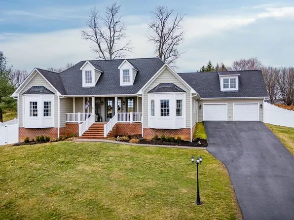 132 Holly Ridge Rd, Glade Spring, VA 24340