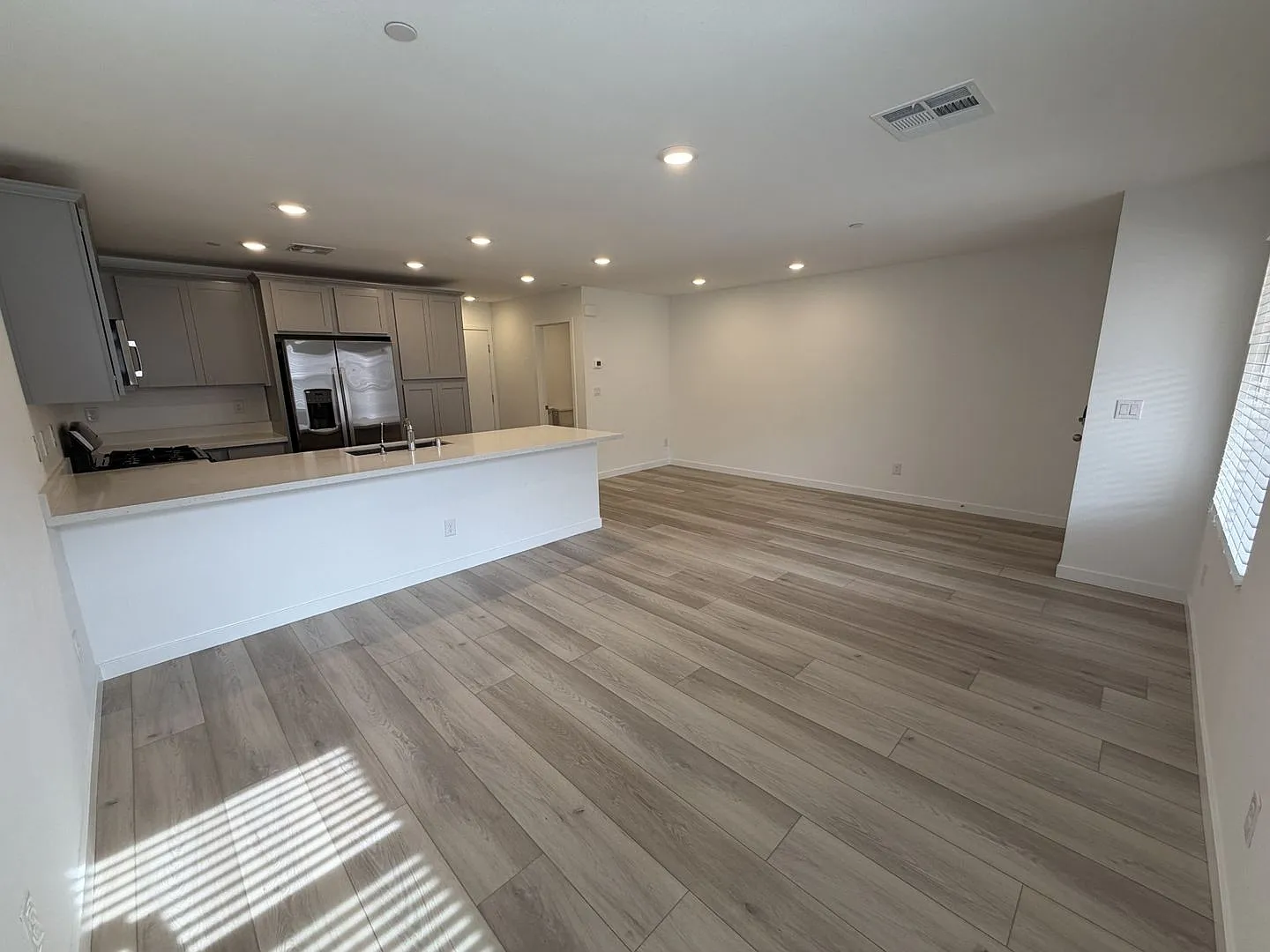 Immaculate 3-Bedroom, 2.5 Bath Townhome — Photo 3