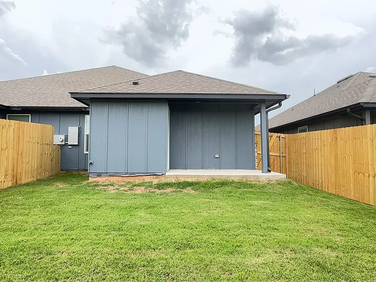 11510 University Dr — Photo 20