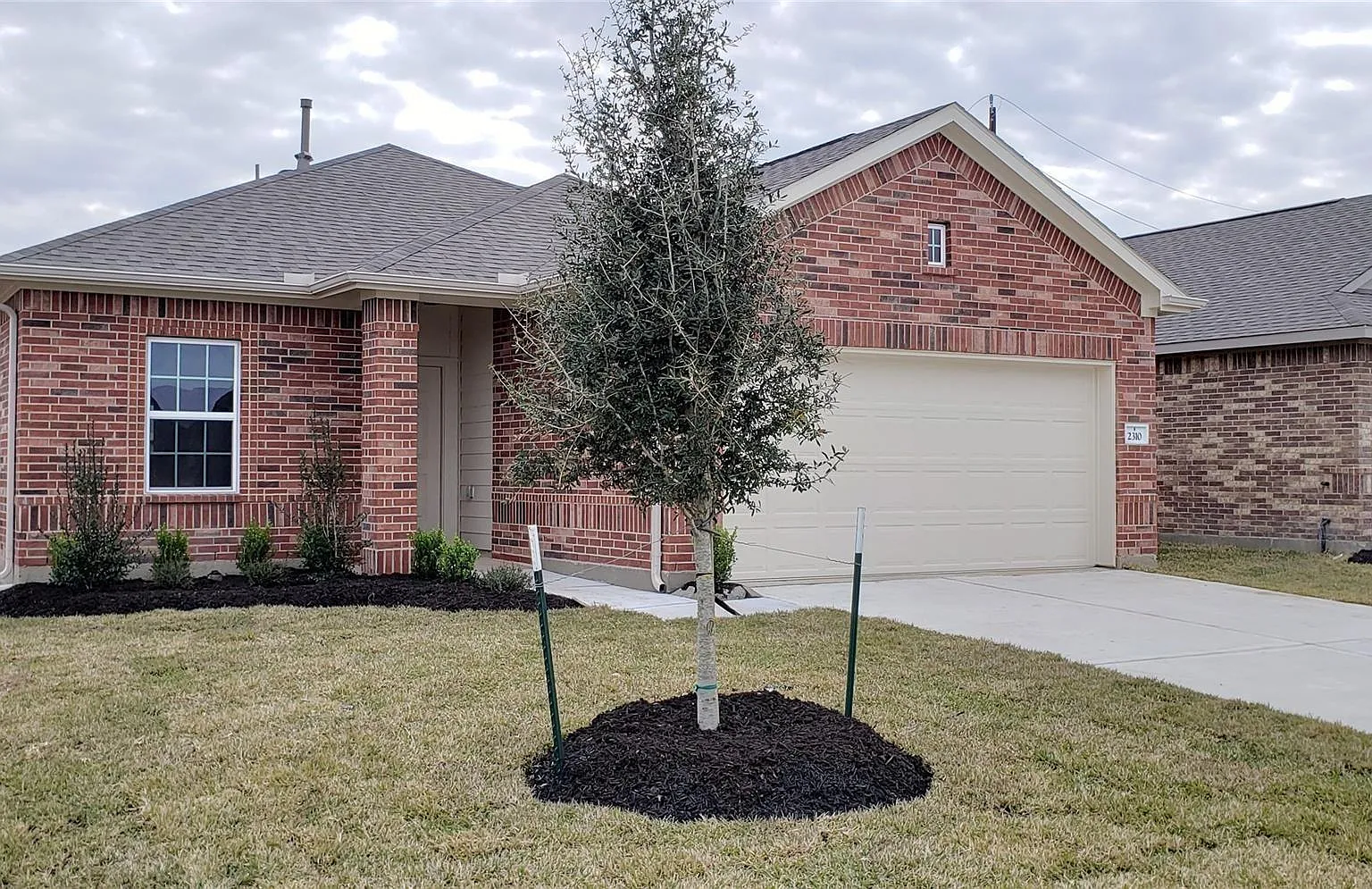 3 bed, 1634 sqft, $2,100 — Photo 1