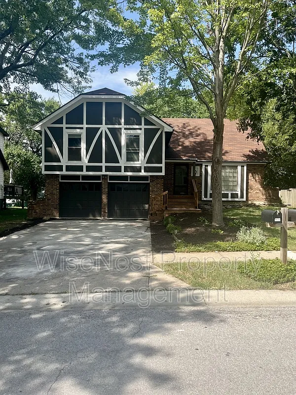 4 bed, 2.5 bath, 1684 sqft, $2,595 — Photo 1