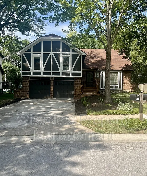 1920 E 153rd Ter