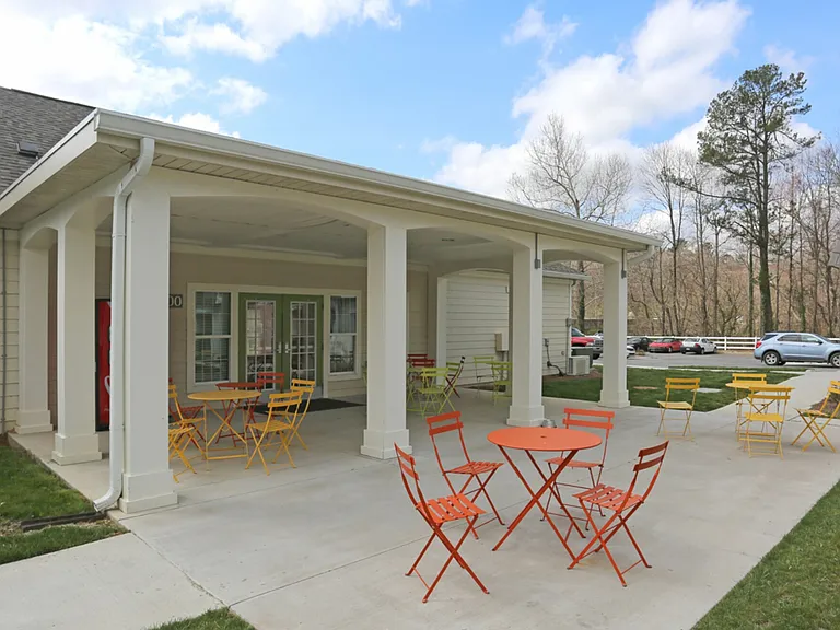 Courtyard Commons - Apartments on West Main — Photo 5