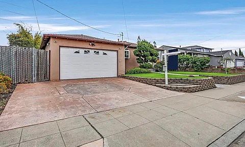 2nd image of 726 Bishop Ave