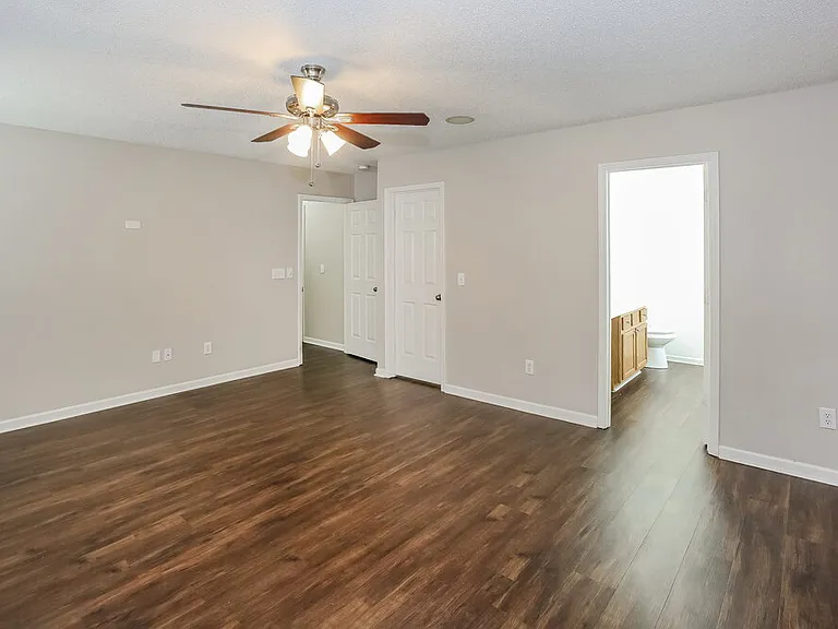 3913 Edgeview Dr — Photo 10