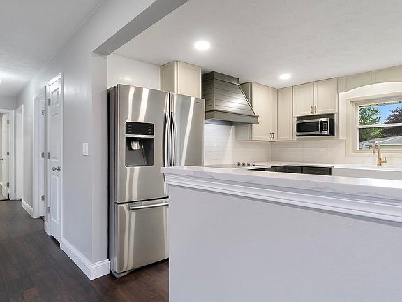 5th image of 9772 Petunia Dr