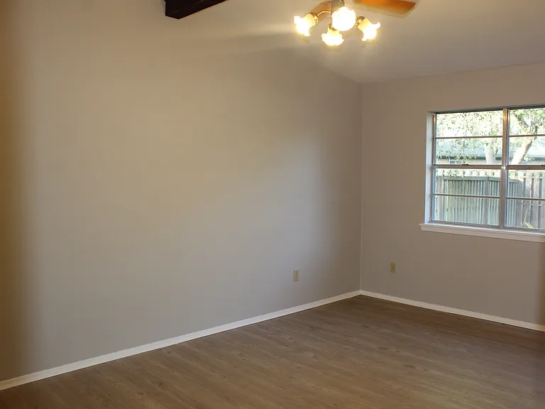 1414 N Live Oak St — Photo 14