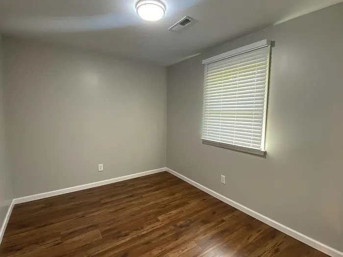 117 Cedardale Ln — Photo 4