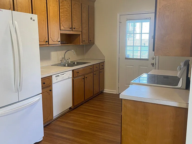 145 Noel Ave — Photo 8