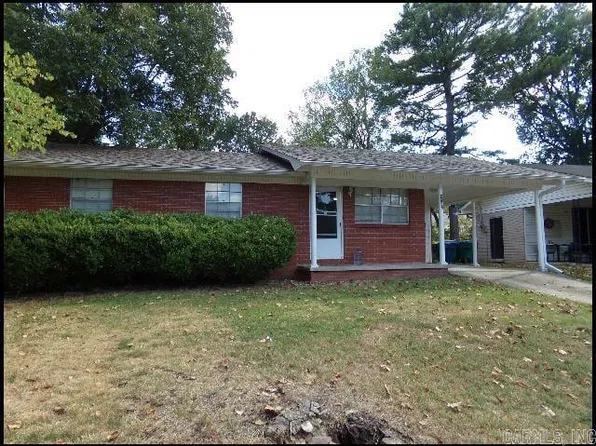 9215 Cloverhill Rd, Little Rock, AR 72205