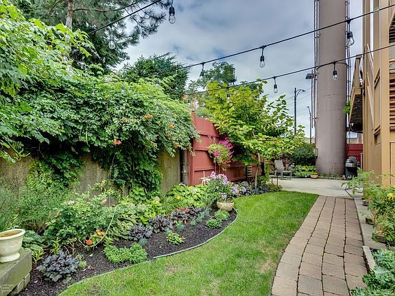 3rd image of 641 W Grand Ave APT 2R