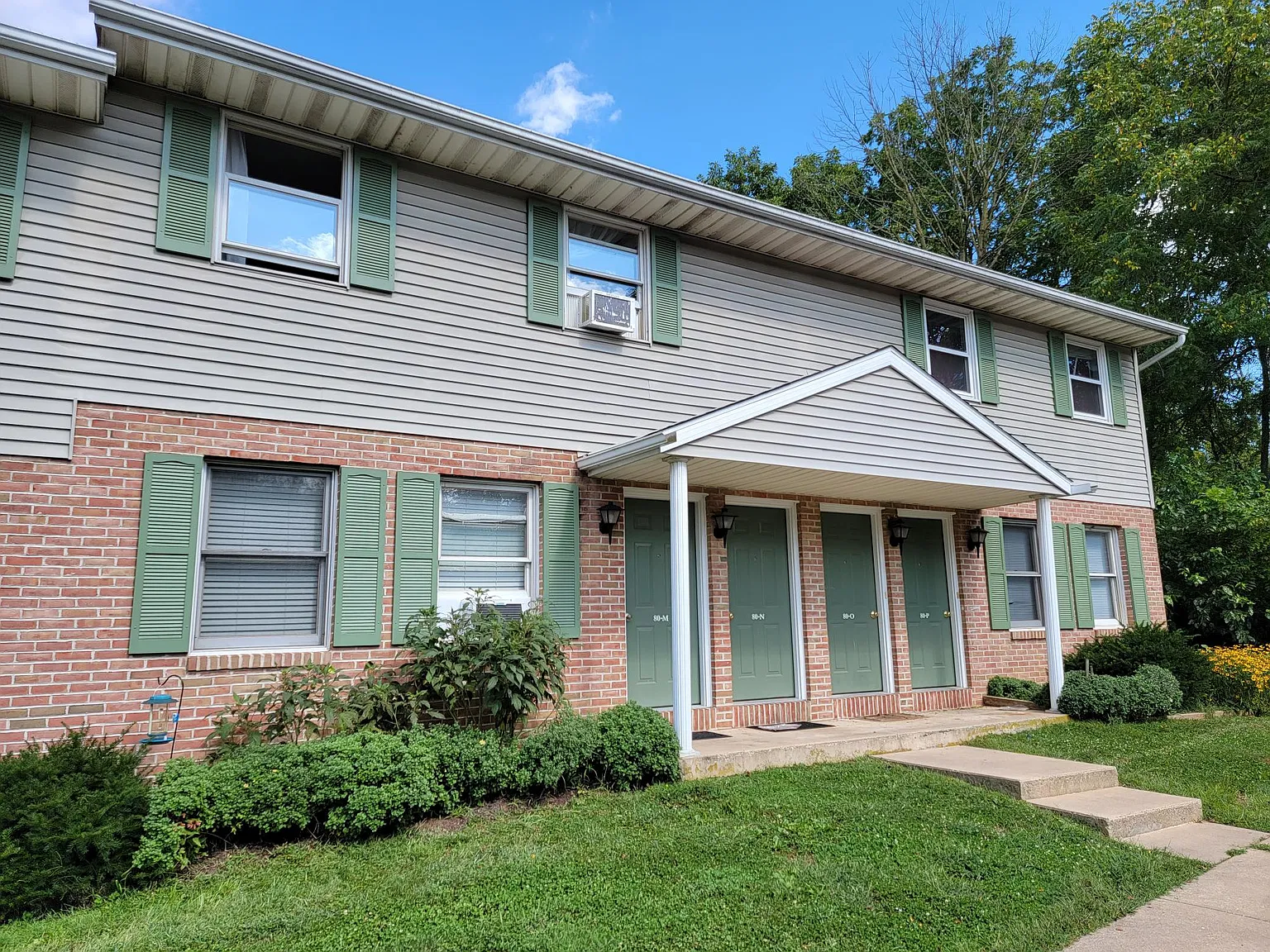 2 bed, 850 sqft, $1,250 — Photo 1