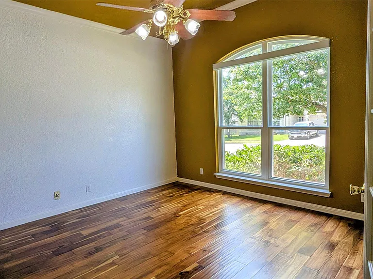 114 Ambrose Dr — Photo 28