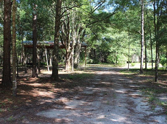 4th image of 733 NE Foster Ln