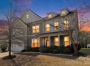 1300 Oakhurst Dr, Waxhaw, NC 28173