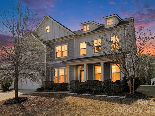 1300 Oakhurst Dr, Waxhaw, NC 28173