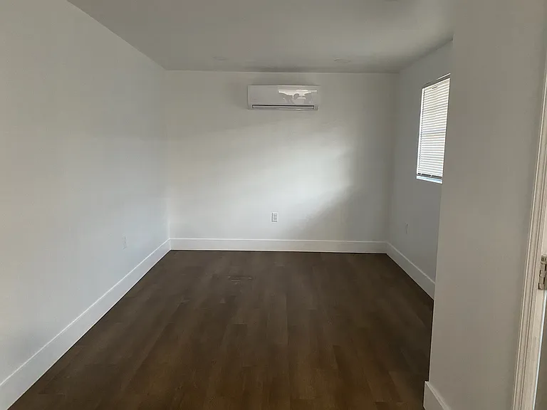 4614 E Seneca Ave — Photo 31