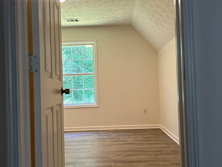 125 Sampson Ct — Photo 8