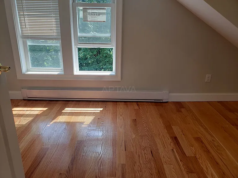 22 Barton St — Photo 6