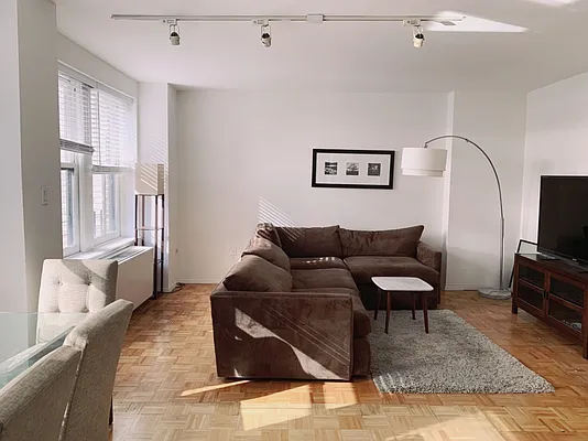 Rented by Empire State Properties | media 73