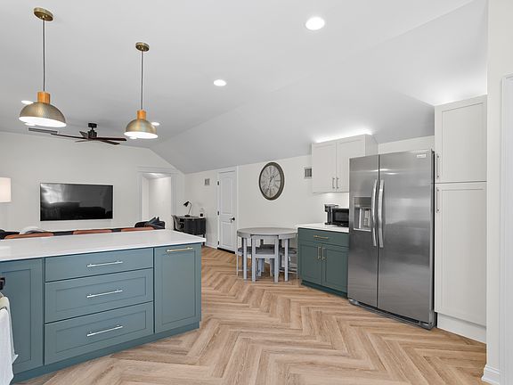 5th image of 1233 Wilmington Island Rd #D