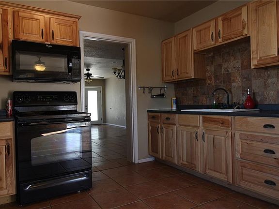 4th image of 820 Burgess Dr