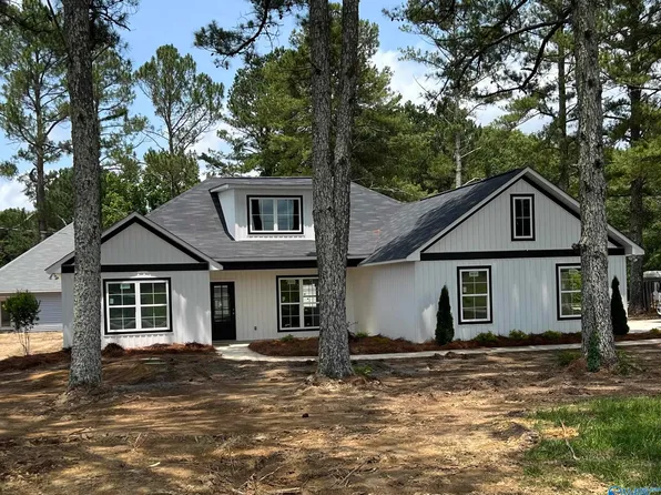 2734 Caddell Cir, Hokes Bluff, AL 35903