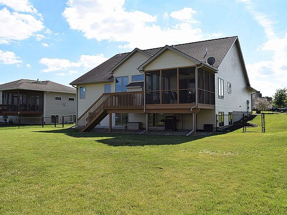3rd image of 650 Broadmoor Dr