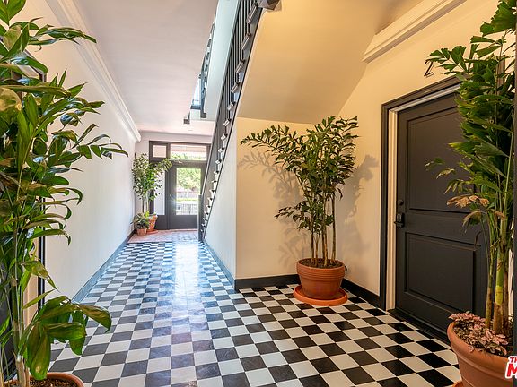 3rd image of 211 S Berendo St #6