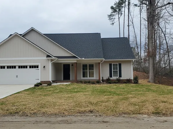 185 Maple Dr, Erwin, NC 28339